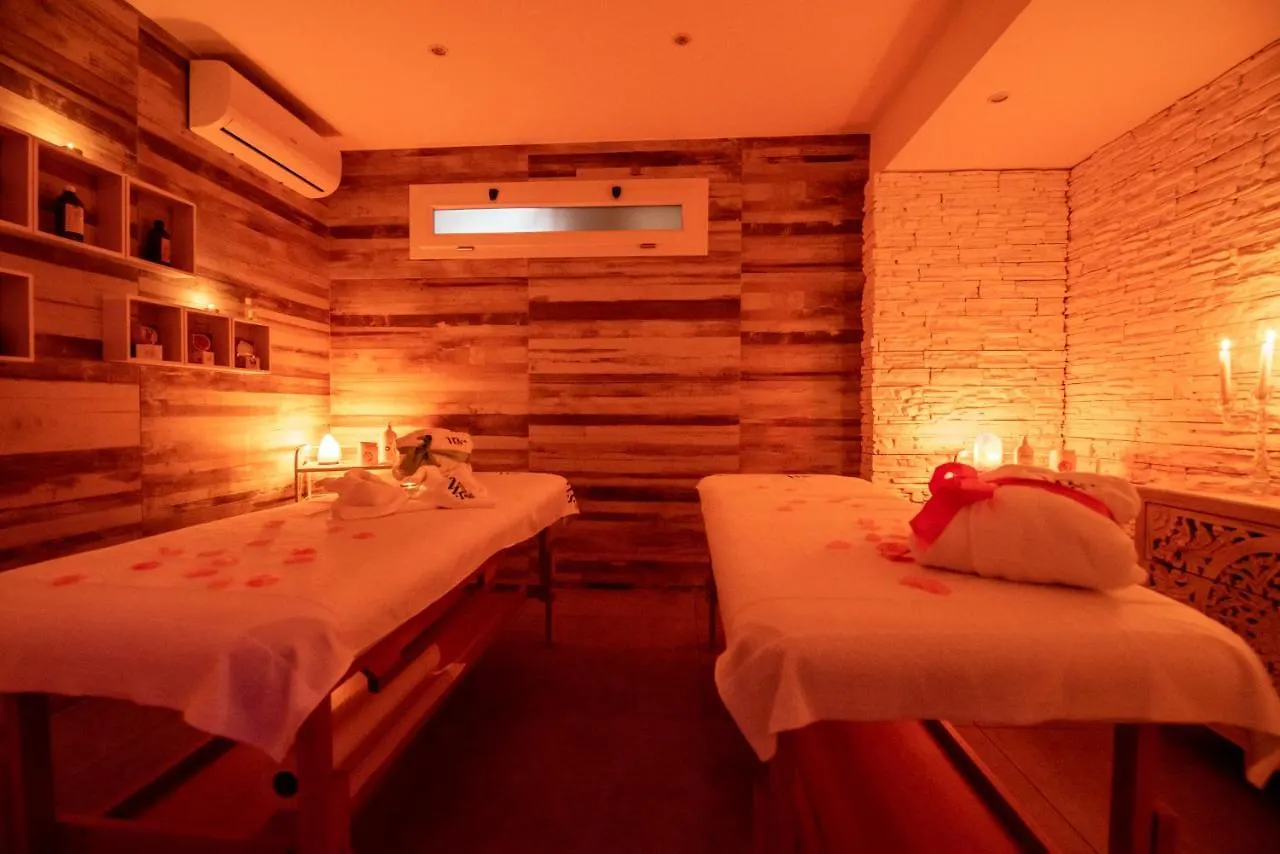 White Apartments & Spa 아볼라 이탈리아