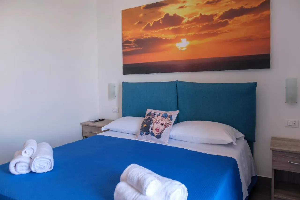 White Apartments & Spa 아볼라