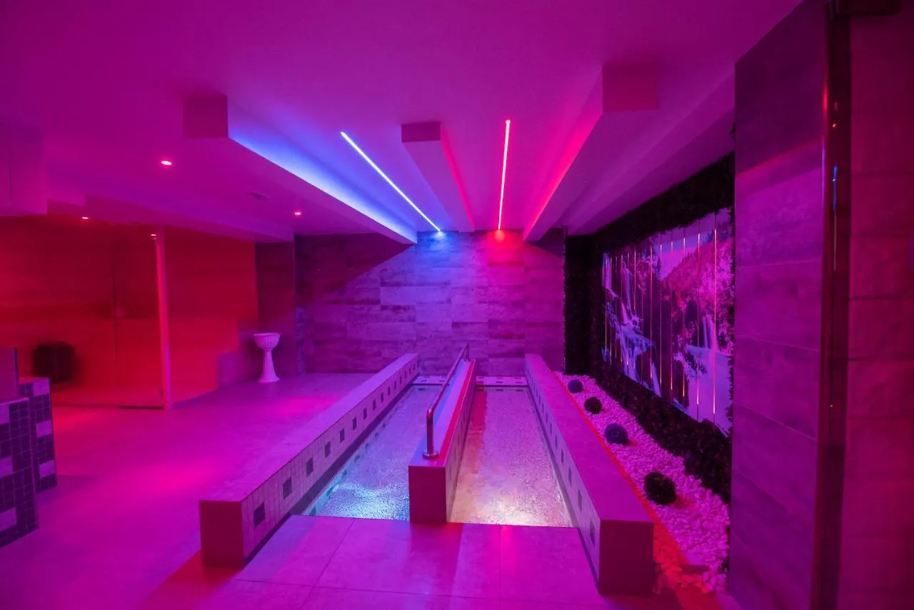 Aparthotel White Apartments & Spa Avola