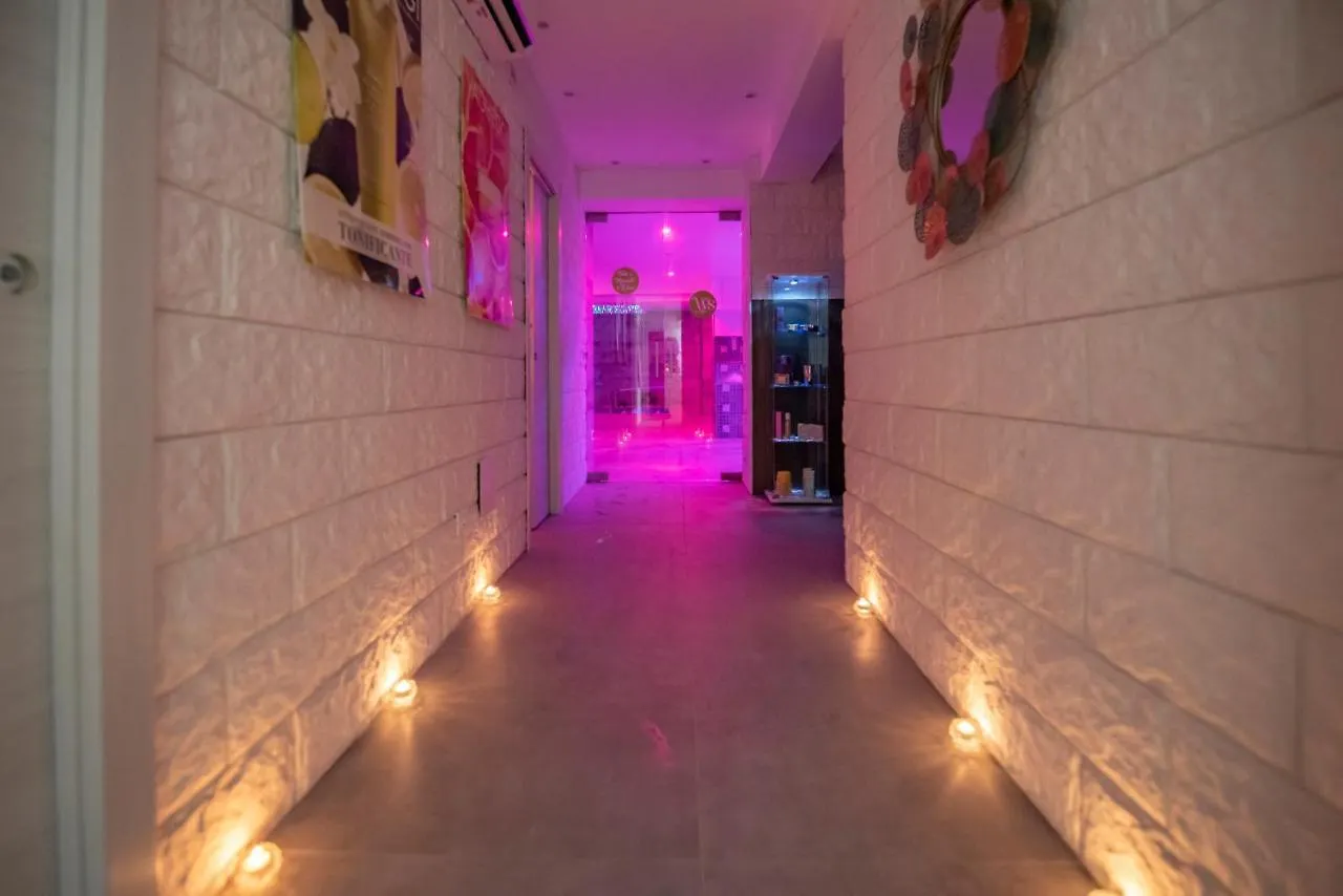 White Apartments & Spa Avola Aparthotel