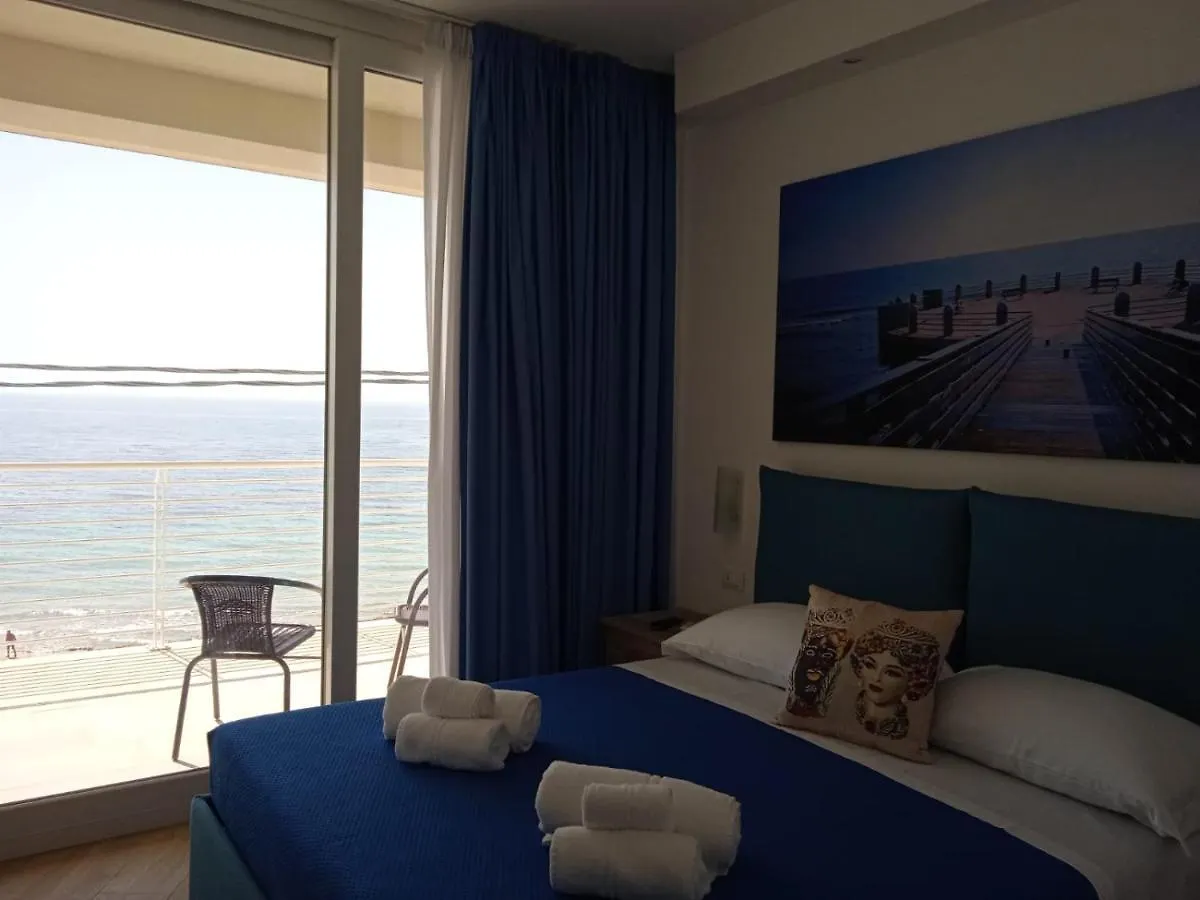 Aparthotel White Apartments & Spa Avola