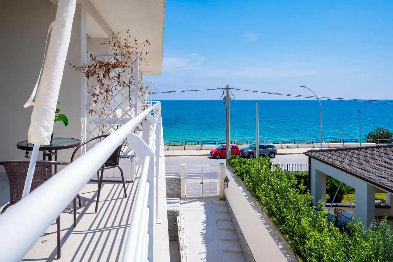 White Apartments & Spa Avola 0*,